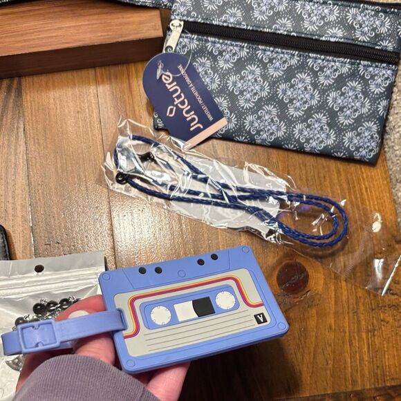 Yellow Leather Card Holder and Accessories - Picture 9 of 16